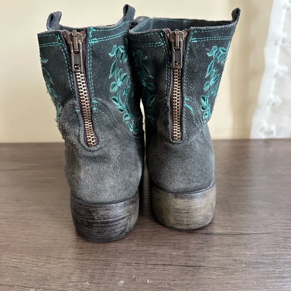 Sundance Suede Boots - Picture 3 of 6